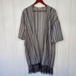 Anandas Collection Women's OS Black White Tribal Print Tassel Open Face Kimono
